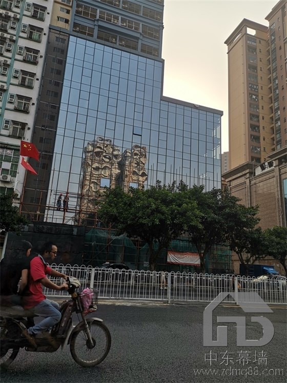 鋁板幕墻建筑與傳統(tǒng)建筑的區(qū)別？