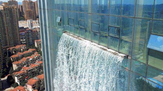 中東幕墻追尋科技改變-寫字樓玻璃幕墻工程驚現(xiàn)人造瀑布 中東幕墻追尋科技改變-寫字樓玻璃幕墻工程驚現(xiàn)人造瀑布