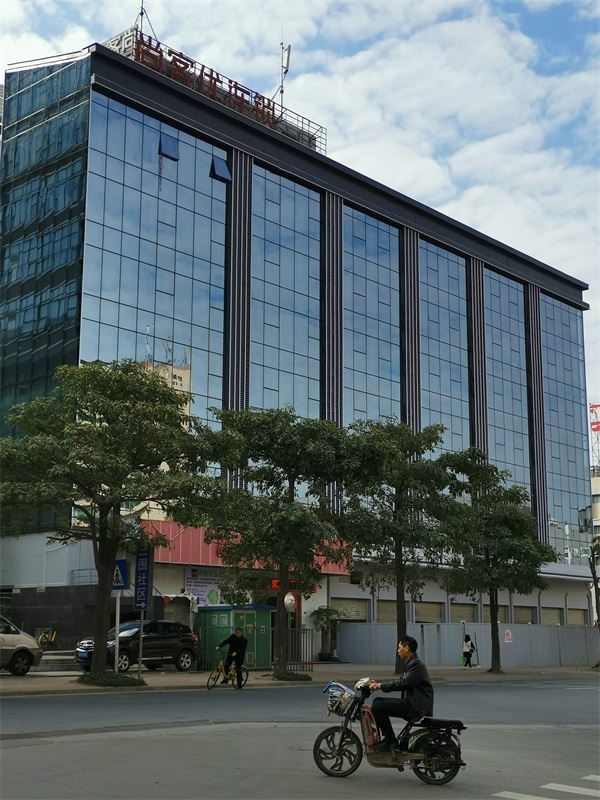 玻璃幕墻施工工藝標準流程簡介，中東幕墻為您解答！