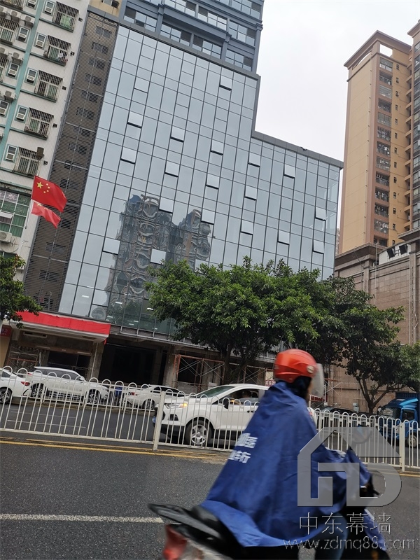 鋁板幕墻與鋁塑板幕墻有哪些區(qū)別？