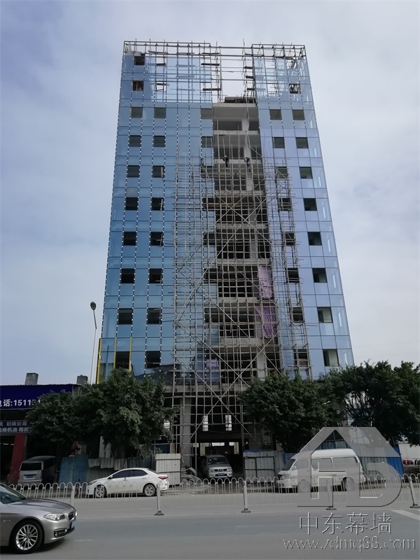 無縫鋁板幕墻的優(yōu)勢與實(shí)用性！