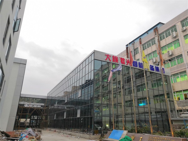 深圳幕墻玻璃多少錢(qián)一平方 深圳幕墻玻璃多少錢(qián)一平方