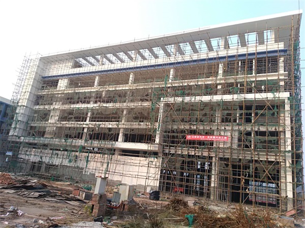 玻璃幕墻在施工時要注意什么？才能保證我們的安全