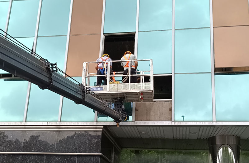 廣州玻璃幕墻維修更換